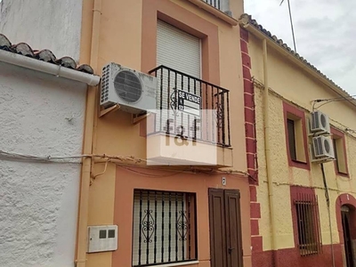 Venta Casa rústica en Calle Vicente Paredes Valdeobispo. Buen estado 72 m²
