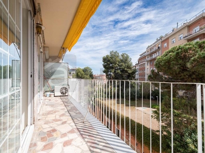 Venta Piso Barcelona. Piso de cuatro habitaciones en Balmes. Quinta planta con terraza
