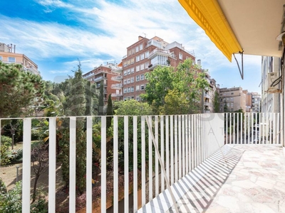 Venta Piso Barcelona. Piso de cuatro habitaciones Quinta planta con terraza