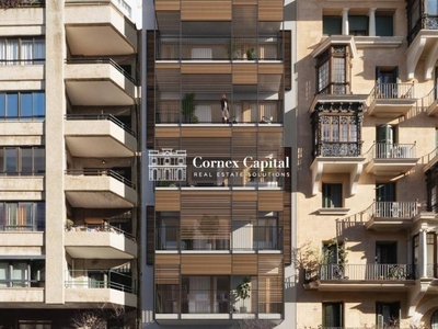 Venta Piso Barcelona. Piso de tres habitaciones en AV Republica Argentina. Buen estado segunda planta con terraza