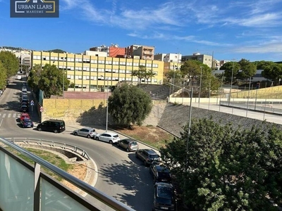 Venta Piso Mataró. Piso de tres habitaciones Tercera planta con terraza