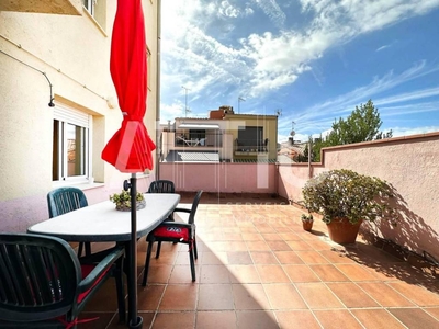 Venta Piso Sabadell. Piso de tres habitaciones en Calle Sant Miquel. Buen estado primera planta con terraza