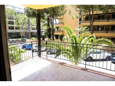 Venta Piso Salou. Piso de tres habitaciones en Calle Vendrell. A reformar segunda planta