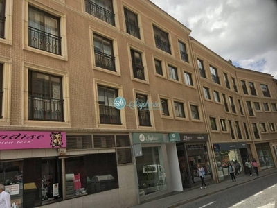 Venta Piso Segovia. Piso de cuatro habitaciones Tercera planta con balcón