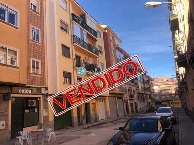 Venta Piso Segovia. Piso de tres habitaciones Cuarta planta con balcón