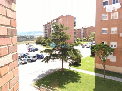 Venta Piso Segovia. Piso de tres habitaciones Tercera planta con balcón