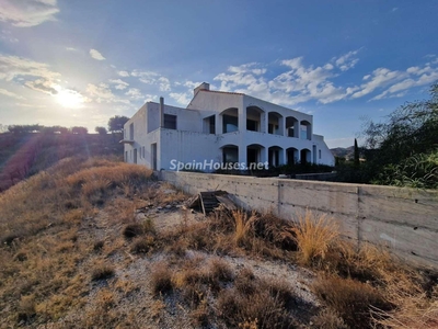Villa independiente en venta en Alhaurín de la Torre