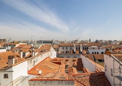 Alquiler piso en calle de santa brígida 19 descubre lo mejor , con este apartamento de un dormitorio en chueca justicia con vistas a la ciudad desde . es muy fácil llegar y empezar a vivir en este espacioso apartamento amueblado de blueground con su cocina totalmente equipada en Madrid