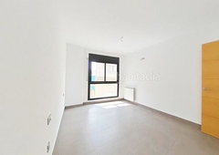 Alquiler piso primero con 2 habitaciones, ascensor y parking en Sabadell