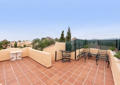Casa adosada nueva andalucía, adosada de cuatros dormitorios, tres baños, 390.000€ en Marbella