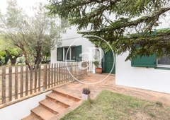 Casa chalet independiente en venta con piscina y espacios amplios en Valldoreix en Sant Cugat del Vallès