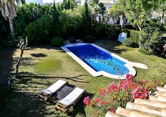 Casa villa de 4 dormitorios de estilo mediterraneo en nueva andalucia, en Marbella