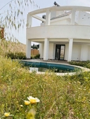 Chalet con 4 habitaciones con parking, piscina, aire acondicionado, jardín y vistas al mar en Benalmádena