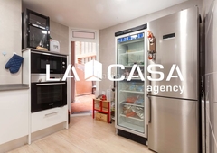 Piso con 4 habitaciones con ascensor, parking, calefacción y aire acondicionado en Hospitalet de Llobregat (L´)