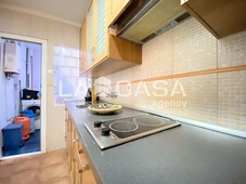 Piso ¡la casa agency vende! ático exterior en la salut en Badalona