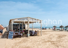 Piso vivienda con dos terrazas, piscina, garaje en la playa de La Patacona en Alboraya