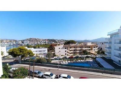 Apartamento en Santa Ponsa con Vistas Parciales al Mar y Piscina