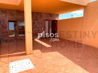 Casa adosada en venta en La Oliva