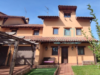 Casa adosada en venta en Valverde de la Virgen