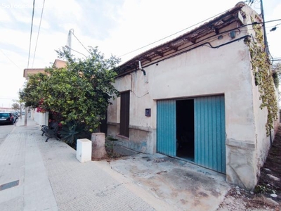 Casa de pueblo con terreno en el centro de Heredades, Almoradi, Alicante