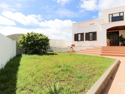 Chalet en venta en Tinajo, Lanzarote