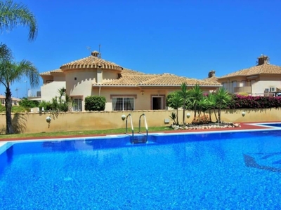 Chalet en venta en Villamartín - Las Filipinas, Orihuela, Alicante