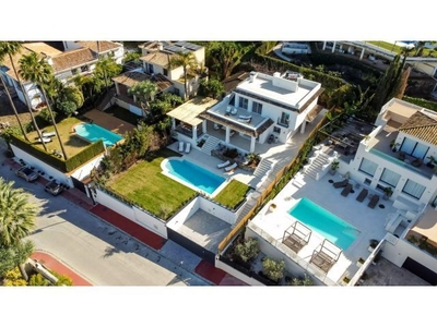 Villa de 5 dormitorios y 5 baños en urbanización Nueva Andalucía, Marbella