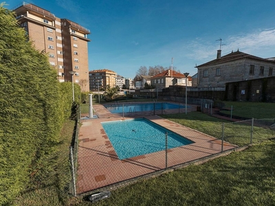 Alquiler de piso en calle Alcalde José Ramón Fontán de 4 habitaciones con piscina y garaje