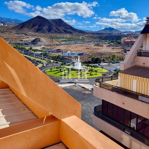 Venta de ático en Los Cristianos - Playa de las Américas de 2 habitaciones con terraza y piscina