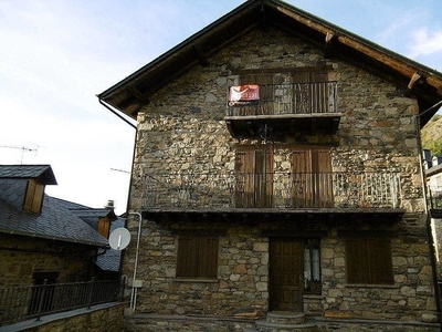 Venta de piso en Vall de Boí, La de 3 habitaciones con balcón