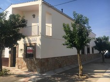 Venta Casa unifamiliar en Calle SANTO TOMAS DE AQUINO Villanueva de La Serena. Buen estado 148 m²