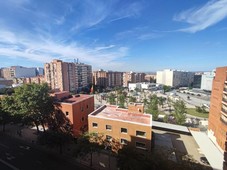 Venta Piso Badajoz. Piso de cuatro habitaciones en Avenida Fernando Calzadilla. A reformar sexta planta