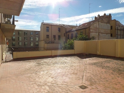 Alquiler de piso en Centro - Salamanca de 6 habitaciones con terraza y garaje