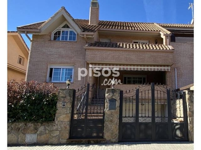 Casa pareada en alquiler en Calle del Salvador en Soto del Real por 1.450 €/mes