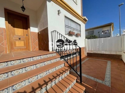 Casa pareada en alquiler en Paseo Marítimo Levante en Torre del Mar por 1.200 €/mes