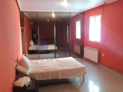 Dúplex en venta en Centro - Cáceres de 8 habitaciones con terraza y aire acondicionado