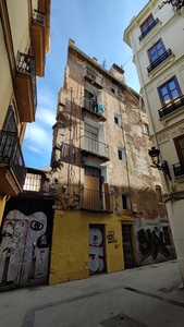 Edificio a rehabilitar en el Carmen, junto a torres de Serrranos Venta Ciutat Vella