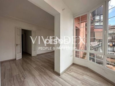 Piso en alquiler en Dreta de L´Eixample en La Vila de Gràcia por 1.825 €/mes