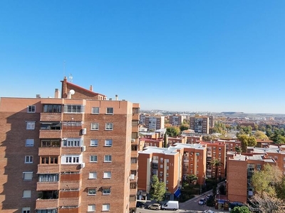 Piso en venta en Calle del Escoriaza, Los Ángeles