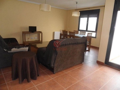 Piso en venta en Chillarón de Cuenca de 3 habitaciones con piscina y garaje