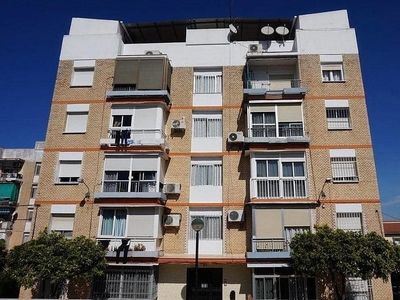 Piso en venta en Lucena de 2 habitaciones con terraza y balcón