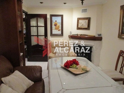 Piso en venta en Palma del Río de 3 habitaciones con terraza y balcón