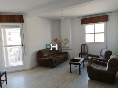 Venta de piso en Nuevo Cáceres de 4 habitaciones con terraza y garaje
