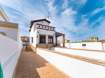 Chalet en venta en Santuario - La Laguna, Chipiona