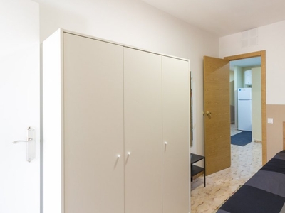 Habitación en piso de 4 dormitorios en alquiler en Barcelona