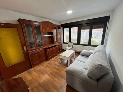 Alquiler de piso en Otxarkoaga-Txurdinaga de 3 habitaciones con balcón y calefacción