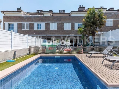 Casa adosada en venta en Sant Quirze en Montánchez por 740.000 €
