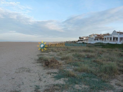Casa situada a primera línea del mar en la playa de les Deveses (Denia)).