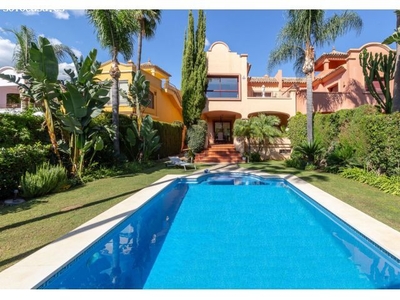 Marbella-Puerto Banus- Villa 5 dormitorio con piscina privada