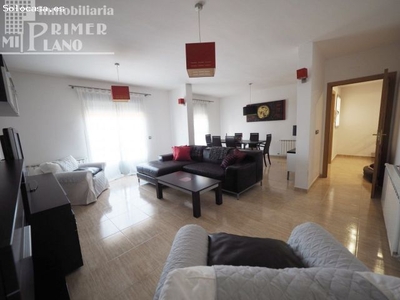 Oportunidad de compra junto a c/Oriente, casa tipo duplex de 4 dormitorios,3 baños garaje y trastero